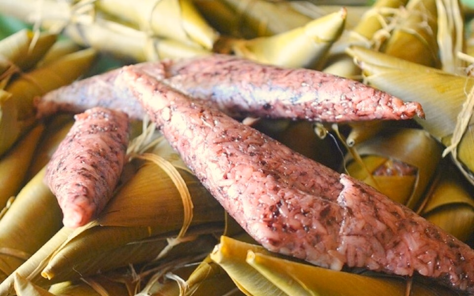 Khám phá ẩm thực miền cao A Lưới với bánh a quát và rượu cần Trong những mùa lễ hội hay dịp trọng đại của buôn làng, ẩm thực của đồng bào Tà Ôi chiếm vị trí quan trọng.