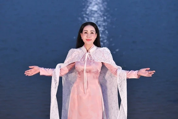 Khánh Ly ra mắt MV tri ân thế hệ cha anh