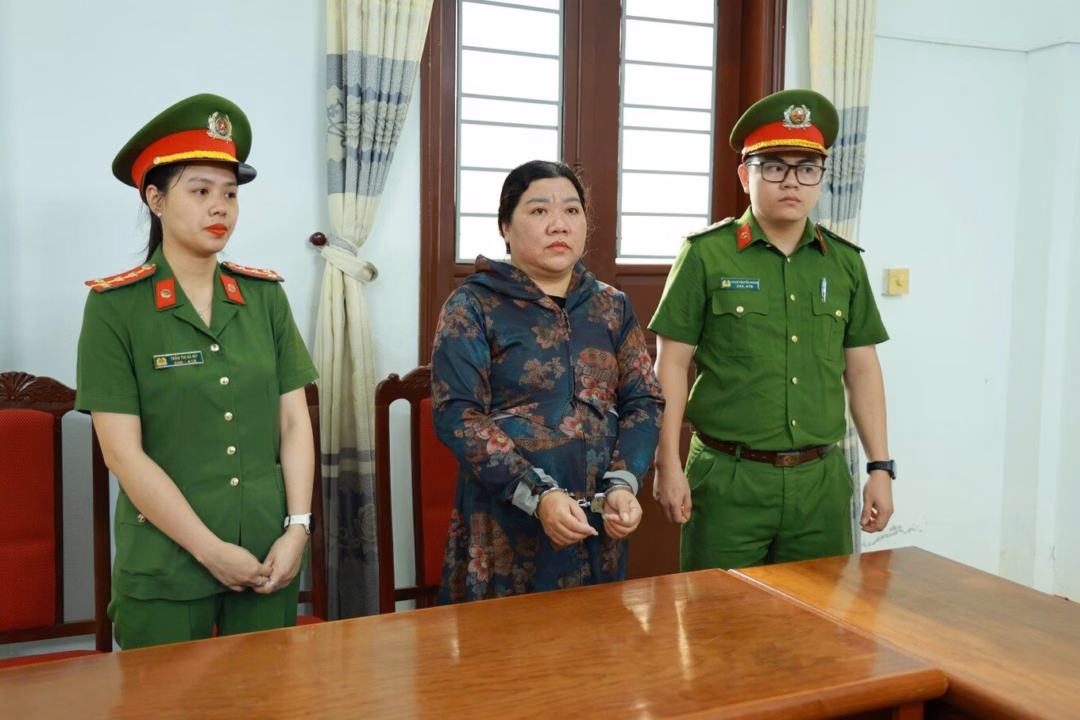 Khởi tố và bắt tạm giam người phụ nữ gian lận vay hơn 1 tỷ đồng để đánh bạc