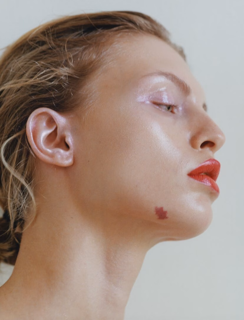 Làm Mềm Dáng Mặt Bằng Kỹ Thuật Makeup Mới Thay Thế Contouring Truyền Thống