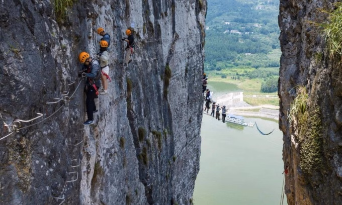 Làng nghèo k貧 trở thành điểm du lịch mạo hiểm hot, nhờ dự án Via Ferrata
