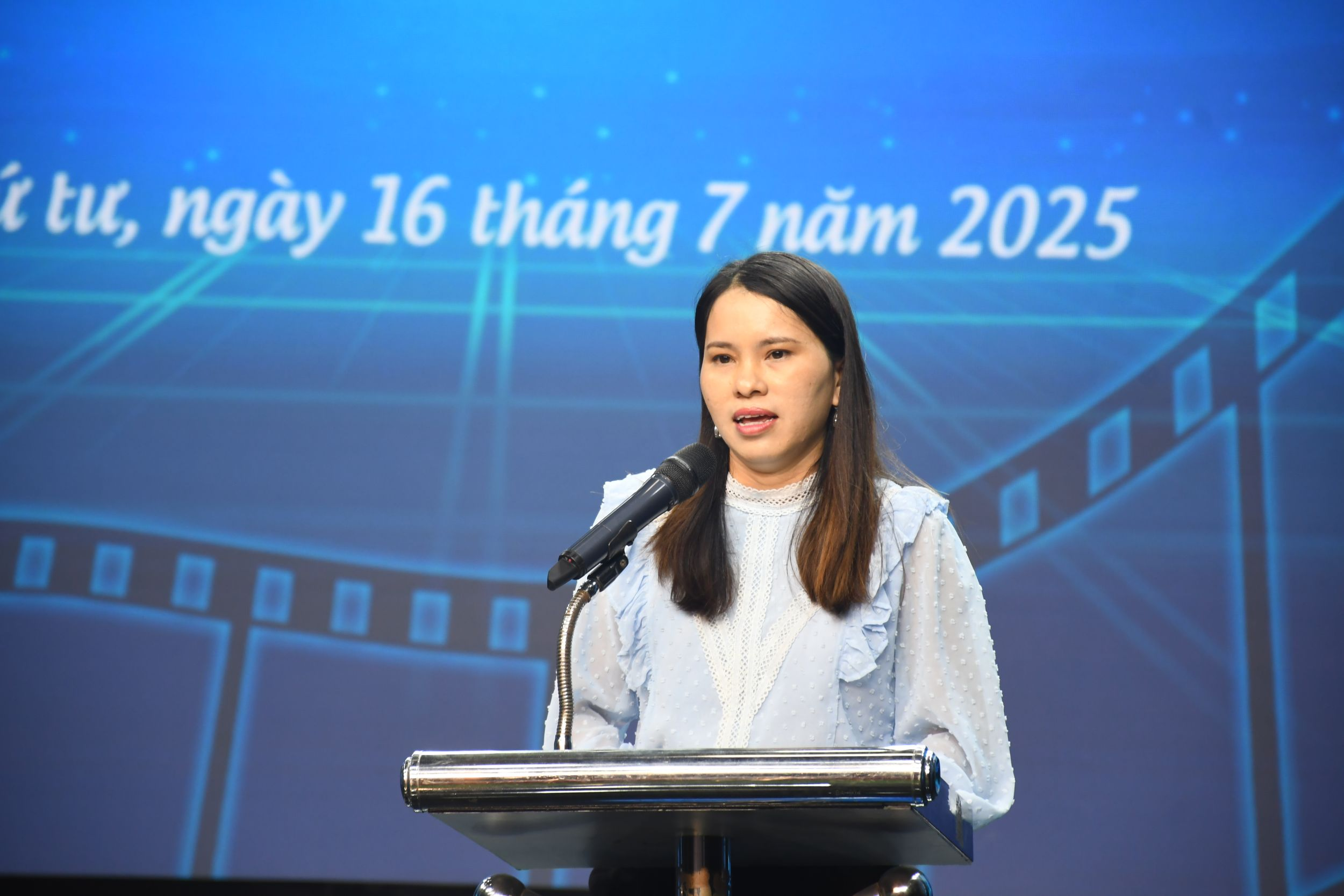 Lãnh đạo Báo Cần Thơ thăm và làm việc với cán bộ, viên chức cơ sở 3 Phóng viên tại cơ sở 3 bày tỏ ý kiến tại buổi làm việc.
