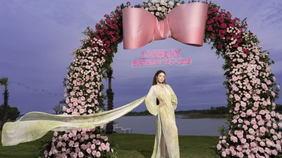 Lý Nhã Kỳจัดงานฉลองวันเกิดหรูอลังการด้วยเงินลงทุนกว่าพันล้าน Bữa tiệc sang trọng