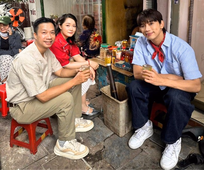 “BTV trẻ nhất Thời sự 19h” khoe dáng nuột nà sau sinh, U40 đứng cạnh nam thần Việt mà nhìn hệt nữ chính phim ngôn tình - 8