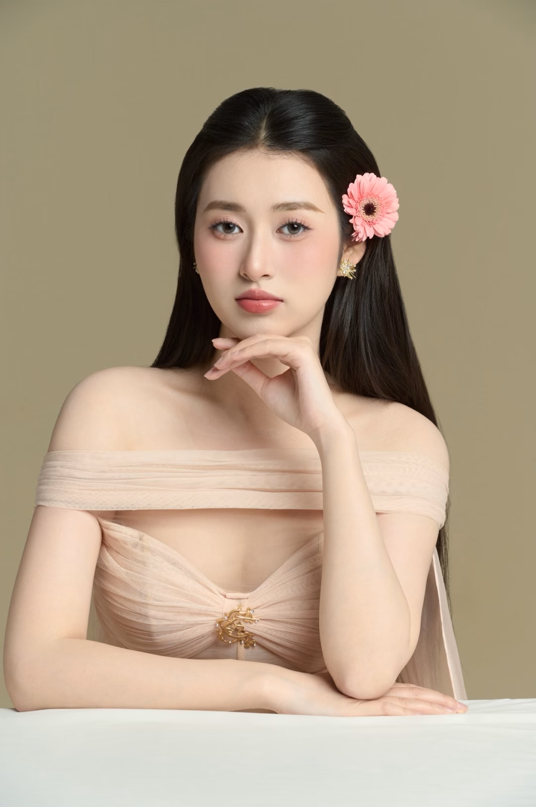 Miss Earth Vietnam 2025 lên tiếng về tin đồn mua giải và kế hoạch tương lai Suốt hành trình tham gia "đường đua" Hoa hậu Trái đất Việt Nam 2025, mỹ nhân sinh năm 2006 thể hiện sự ổn định về năng lực khi lọt Top 5 Người đẹp Biển, Top 5 Người đẹp Thể thao. Việc đoạt giải Người đẹp được yêu thích nhất giúp cô vào thẳng Top 20 và đoạt giải Người đẹp Trang phục dạ hội trong khuôn khổ cuộc thi sắc đẹp này. Ảnh: FBNV