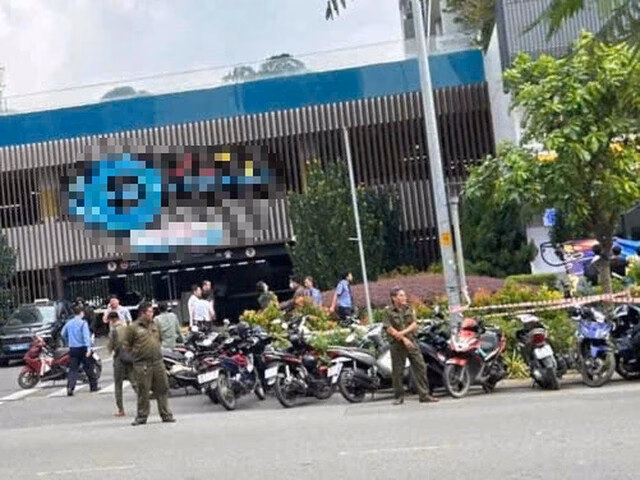 Mỹ nam tử vong bất thường trước cửa hàng tiện lợi ở TP.HCM