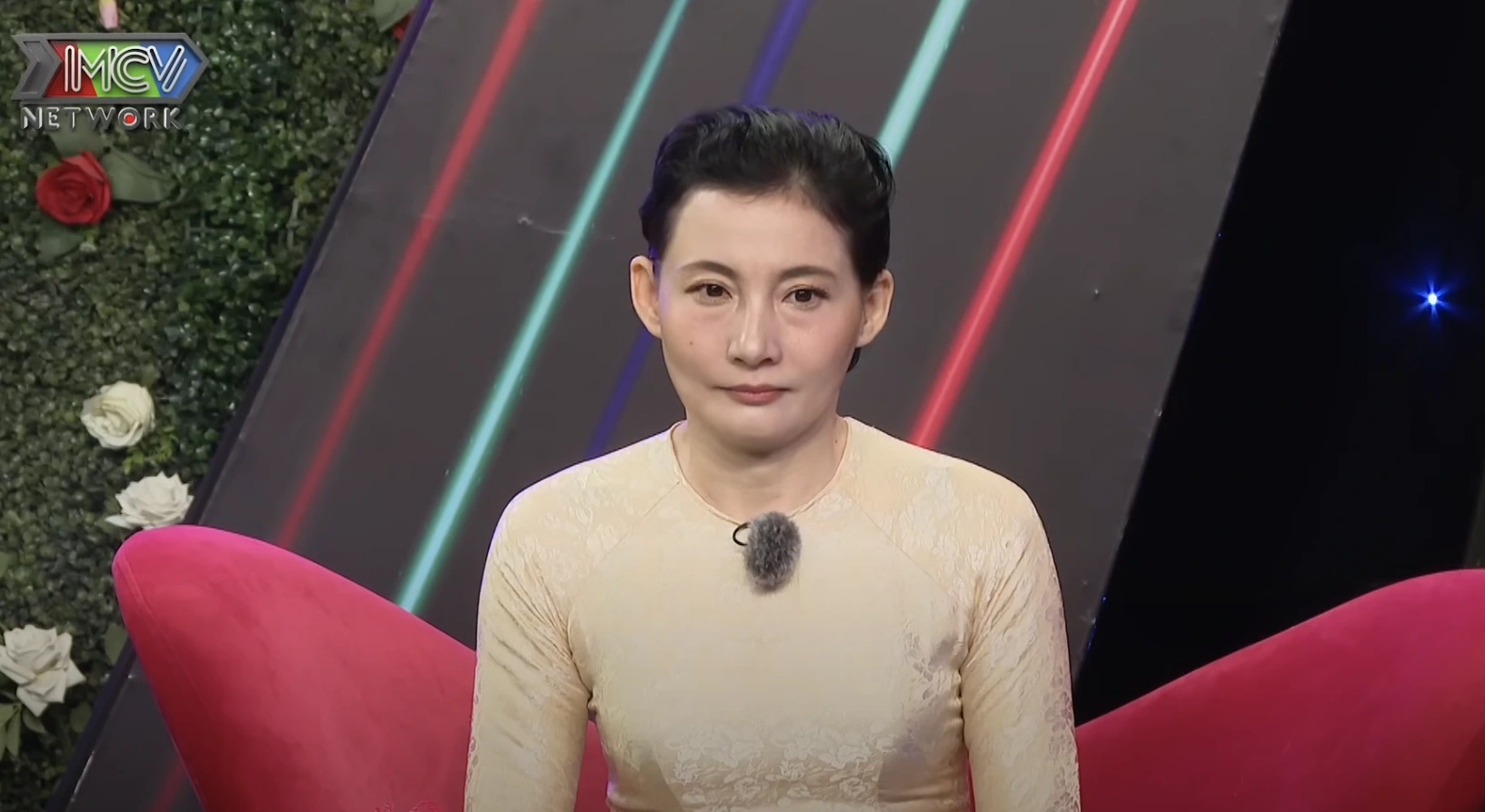 Nam diễn viên Quyền Linh bất ngờ lộ diện trong chương trình Bạn muốn hẹn hò Hải Yến nghẹn ngào trải lòng về quá khứ đầy tổn thương của mình