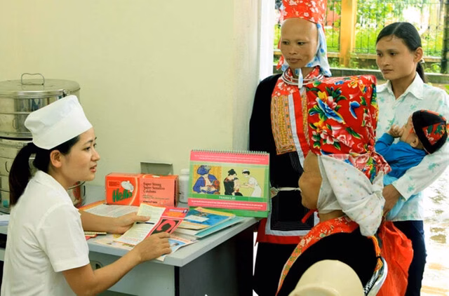 Tư vấn thăm hộ gia đình tại Hòa Bình với sự hỗ trợ của Tổ chức Tầm nhìn Thế giới