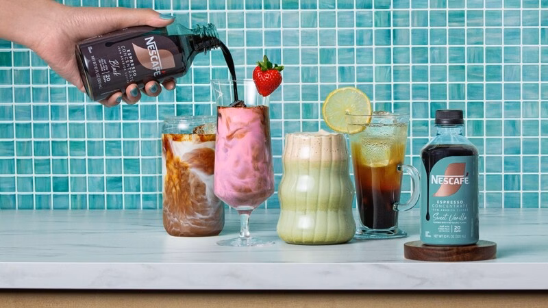 Gen Z thích một ly cà phê đá với nhiều hương vị, kết cấu và bổ sung thêm topping.