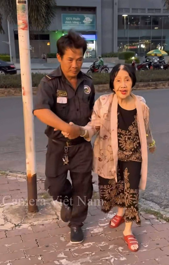 Nghệ sĩ Kim Lệ Thủy: Người hát trở lại với niềm đam mê Nghệ sĩ Kim Lệ Thủy bán vé số, tuổi 75 vẫn mong được hội ngộ khán giả - Ảnh 4.