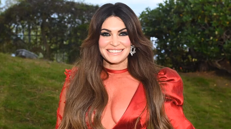 Ngoại hình khó nhận ra của Kimberly Guilfoyle trước khi thân mật với ông Trump