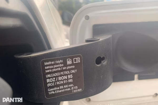 Có hại gì không nếu bơm lẫn xăng E10 vào xe đang dùng xăng A92, A95?