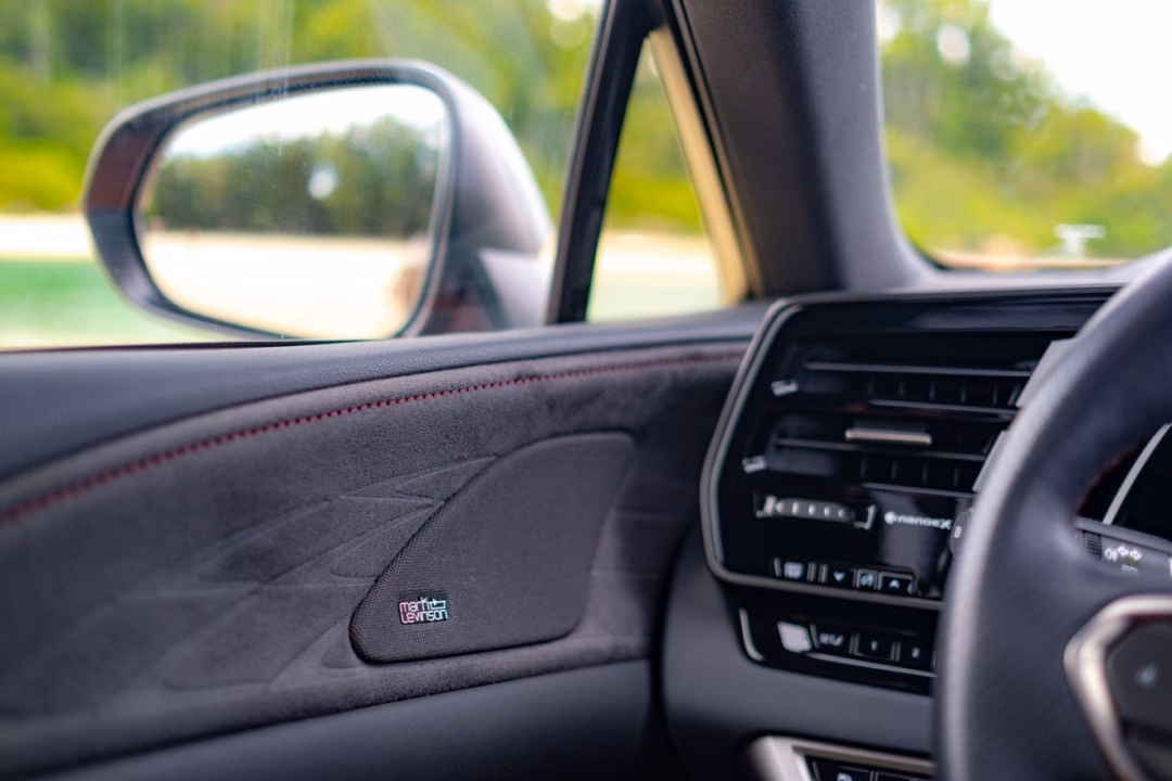 Hệ thống 21 loa Mark Levinson trên RX 500h F SPORT Performance (Ảnh: Lexus Việt Nam).