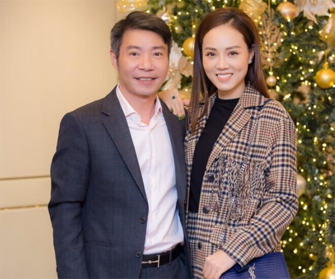 Khi xuất hiện với những bộ trang phục trang nhã, Ngọc Hà lại lựa chọn mẫu túi Lady Dior đắt đỏ để phù hợp với hình ảnh sang chảnh và nền nã.