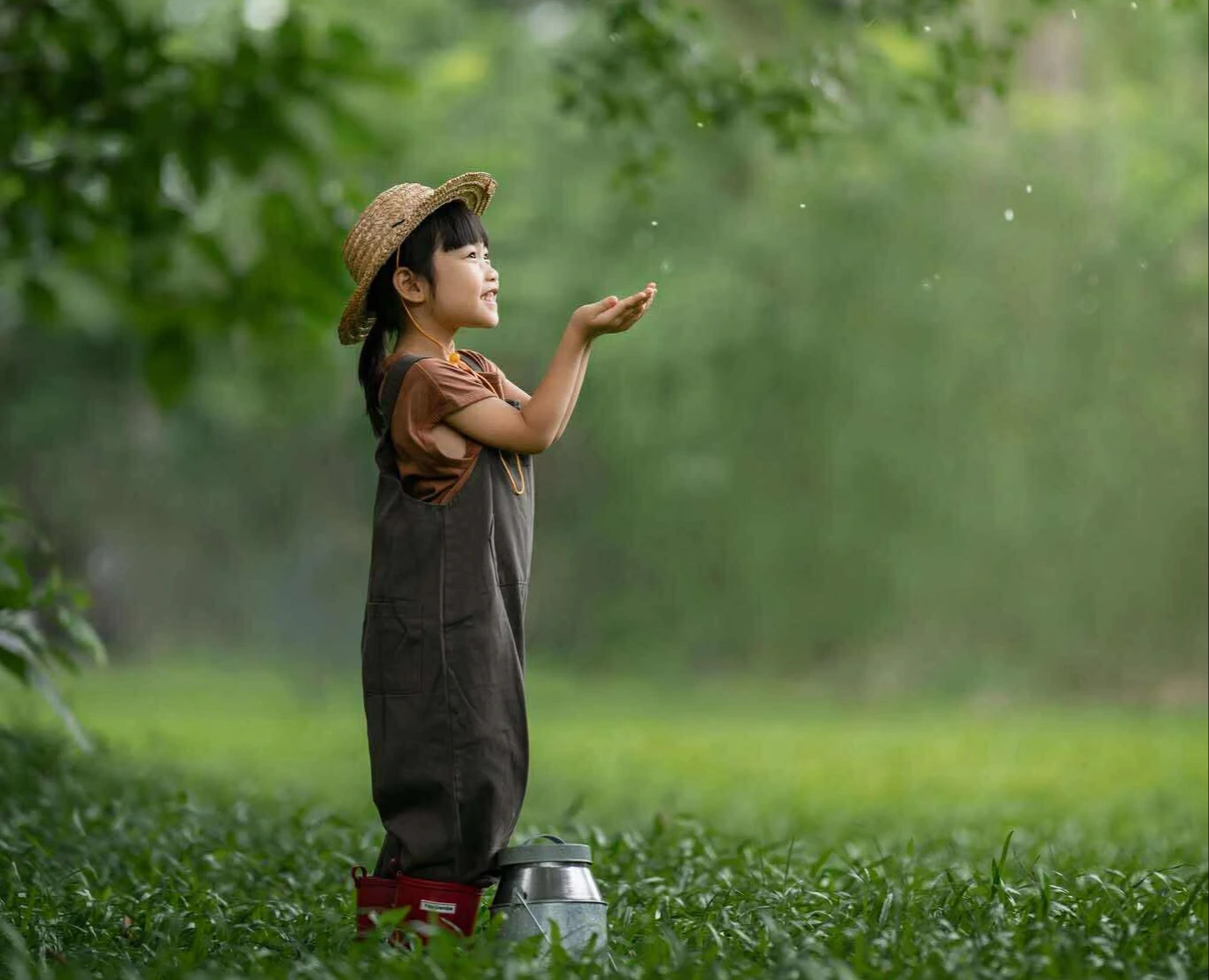 Những điểm đến xanh lý tưởng cho trẻ em ở TP.HCM Chị Ngọc chuẩn bị nhiều vật dụng cho lần picnic