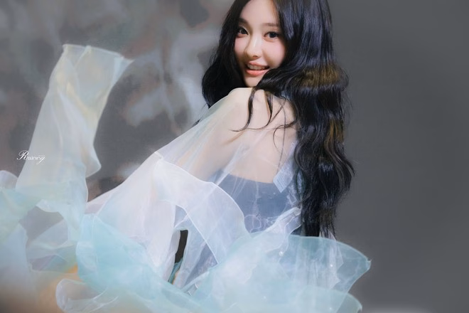 Ningning đẹp như tiên nữ tại sự kiện Offline Fansign Everline của aespa.