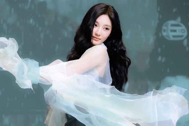 Ningning đẹp như tiên nữ tại sự kiện Offline Fansign Everline của aespa.