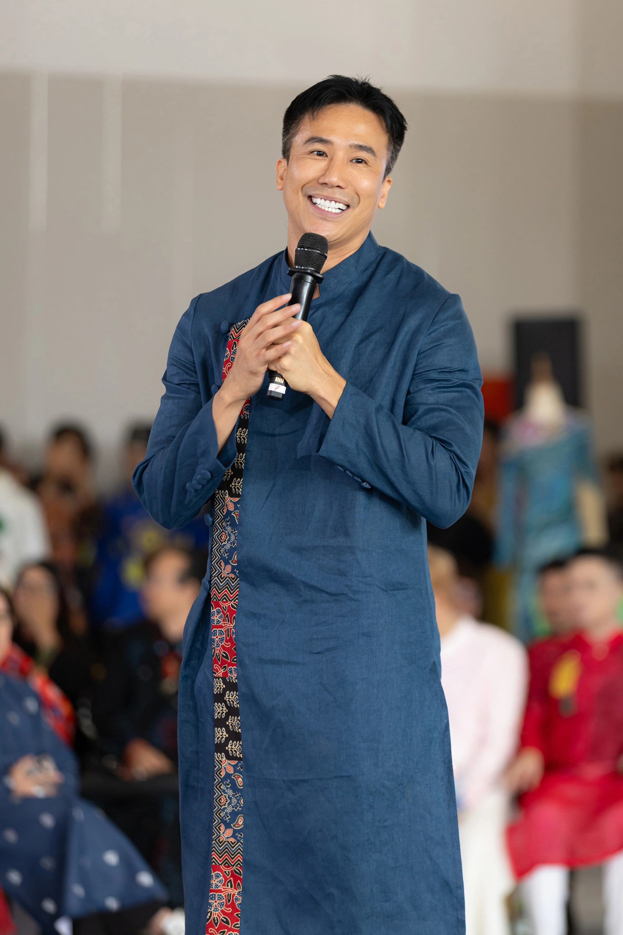 Người cầm trịch show diễn lần này là đạo diễn Lê Việt. "Để tạo ra những thiết kế áo dài vừa giữ được nét đẹp văn hóa Việt, vừa mang hơi thở hiện đại và tiệm cận được với giới trẻ là một bài toán khó. Trong nhiều năm qua, các nhà thiết kế, nghệ nhân đã rất nỗ lực, bền bỉ với hành trình này. Vietnam Heritage Áo Dài Fest mong muốn được tôn vinh sự cố gắng không ngừng nghỉ đó", anh nói