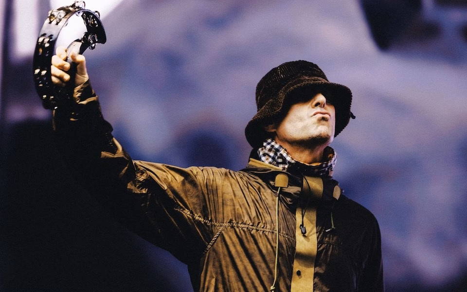 Liam Gallagher hát “Wonderwall”, lấy đi nước mắt của bao người