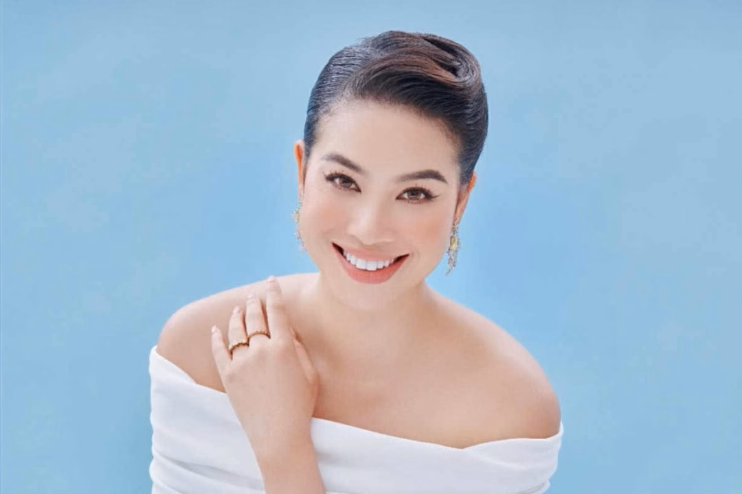 Phạm Hương về Việt Nam?