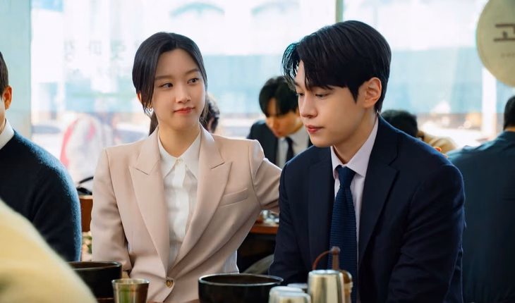 Phim của Lee Jong Suk gây sốt toàn cầu Cách kể chuyện của Law and the city có thể tìm thấy trong Hospital playlist, Prison playbook... - Ảnh: tvN