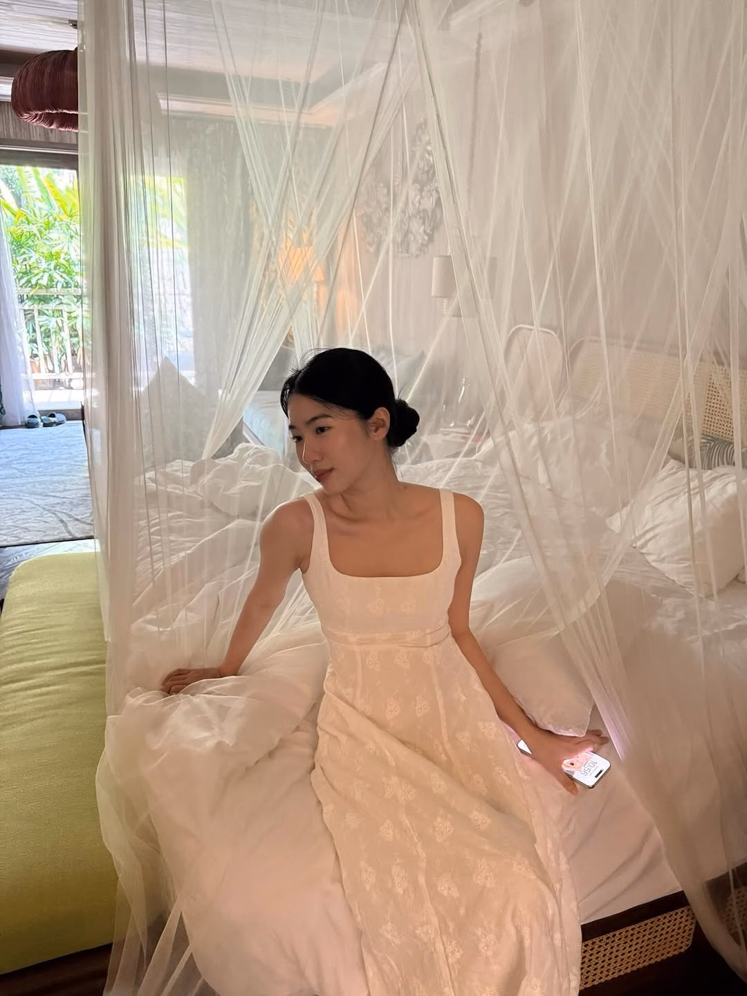 Phong cách輕簡 của Hà Thi: Tủ đồ thời trang với local brand Việt đẹp nao lòng Giờ mới biết Hà Thi bị local brand Việt