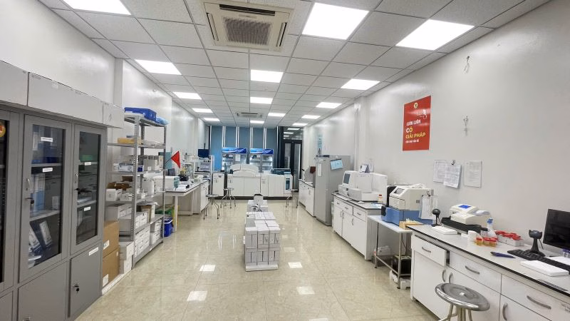 Phòng Xét nghiệm MEDLATEC TP. Nam Định được đầu tư hệ thống máy nhập khẩu quốc tế từ Hoa Kỳ, Thụy Sỹ