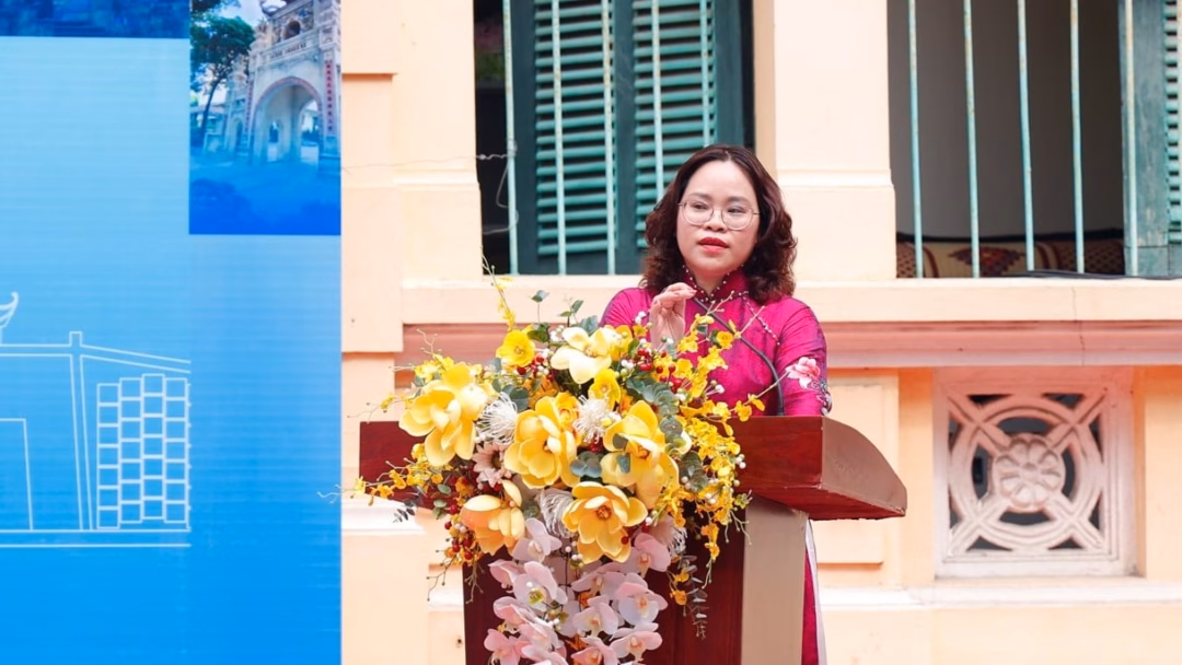 Phường Cửa Nam khai mạc triển lãm Cửa ngõ văn hóa Theo Phó Chủ tịch UBND phường Cửa Nam Trịnh Ngọc Trâm, triển lãm mở ra một không gian chiêm nghiệm sâu sắc về di sản, đưa công chúng ngược dòng thời gian khám phá những giá trị kiến trúc Pháp cổ đậm chất nghệ thuật thời Đông Dương ngay trên địa bàn phường.