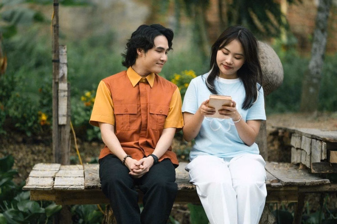 Trong "Nhà gia tiên", Phương Mỹ Chi diễn tự nhiên, tương tác tốt với Huỳnh Lập nhưng tính cách nhân vật quá giống cô ngoài đời nên chưa nói lên nhiều điều về khả năng diễn xuất. Ảnh: CJ HK