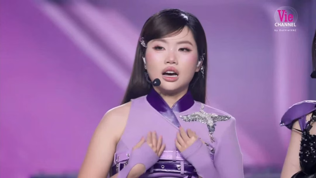 Phương Mỹ Chi: Hành trình tự tin vượt qua định kiến Phương Mỹ Chi khóc, kể lại ký ức bị miệt thị ngoại hình
