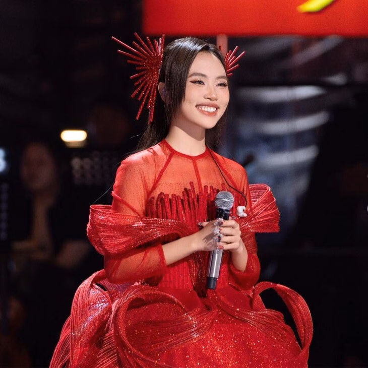 Phương Mỹ Chi thắng lớn về truyền thông và tình cảm của khán giả nhờ tham gia Sing! Asia với sự đầu tư công phu - Ảnh: Chụp màn hình
