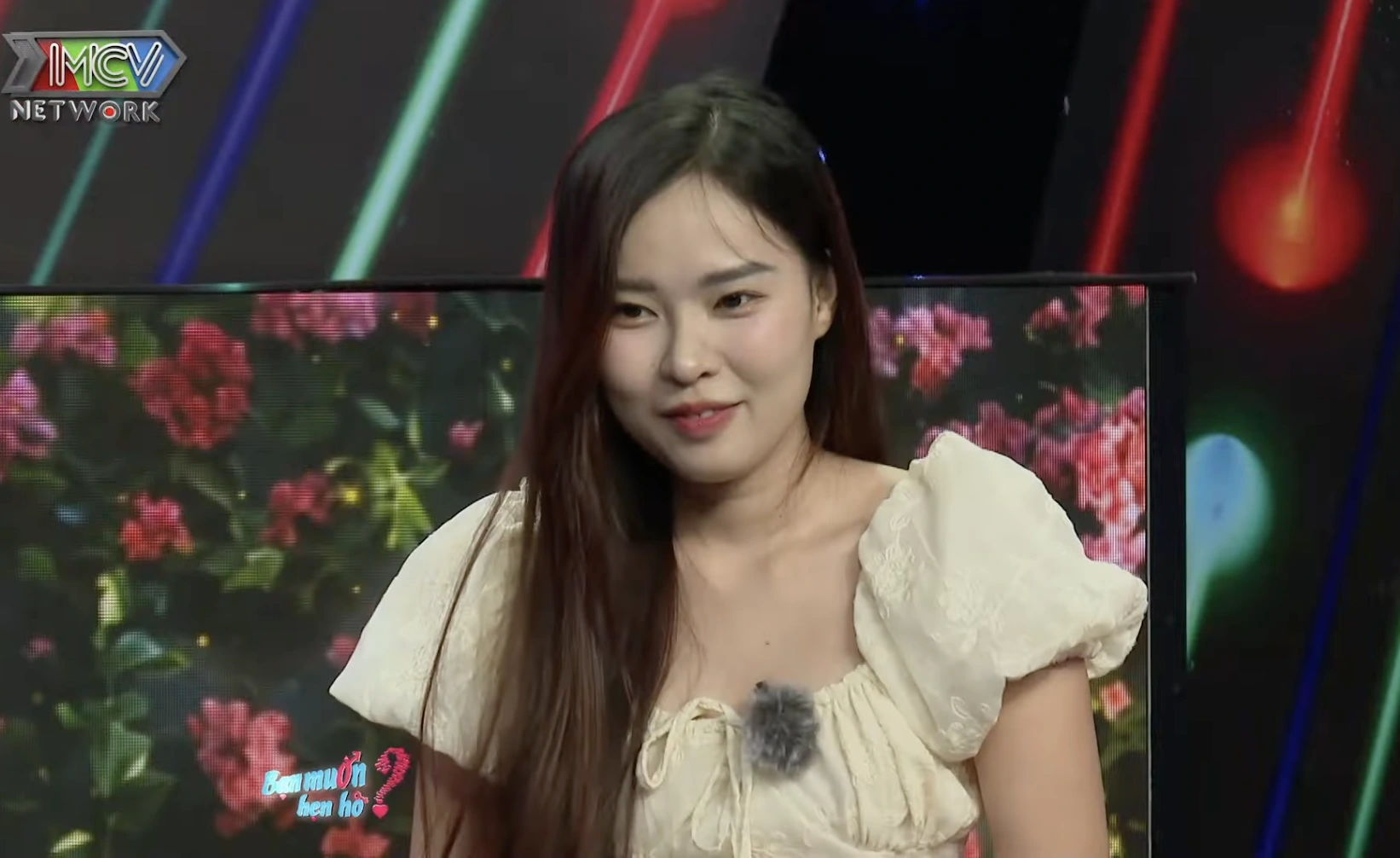 Quang Huy – Trúc Nhã bấm nút hẹn hò sau khi MC Quyền Linh trao lời cầu hôn Trúc Nhã gây ấn tượng bởi vẻ ngoài xinh xắn, cách nói chuyện duyên dáng, khéo léo