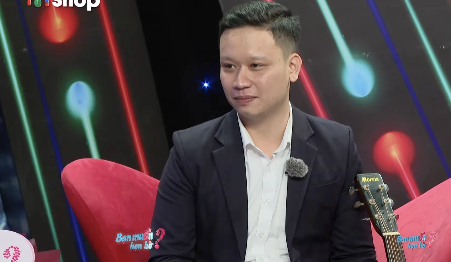 Quang Huy – Trúc Nhã bấm nút hẹn hò sau khi MC Quyền Linh trao lời cầu hôn Quang Huy mang theo cây đàn guitar để “giao lưu văn nghệ” với bạn gái