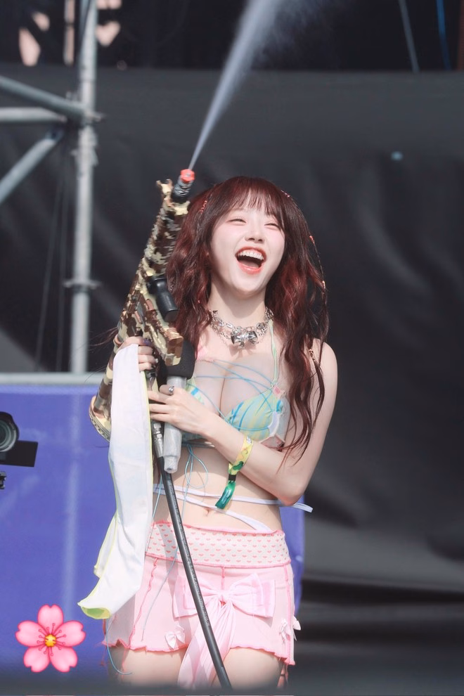 Ryujin (ITZY) gây ấn tượng với visual bất ngờ tại Waterbomb 1 sao nữ không mặc hở tại Waterbomb- Ảnh 10.