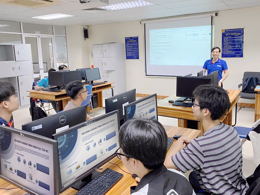 Samsung Innovation Campus: Nâng cao kỹ năng công nghệ cho sinh viên Việt Nam Hình ảnh lớp học thuộc chương trình SIC của Samsung.