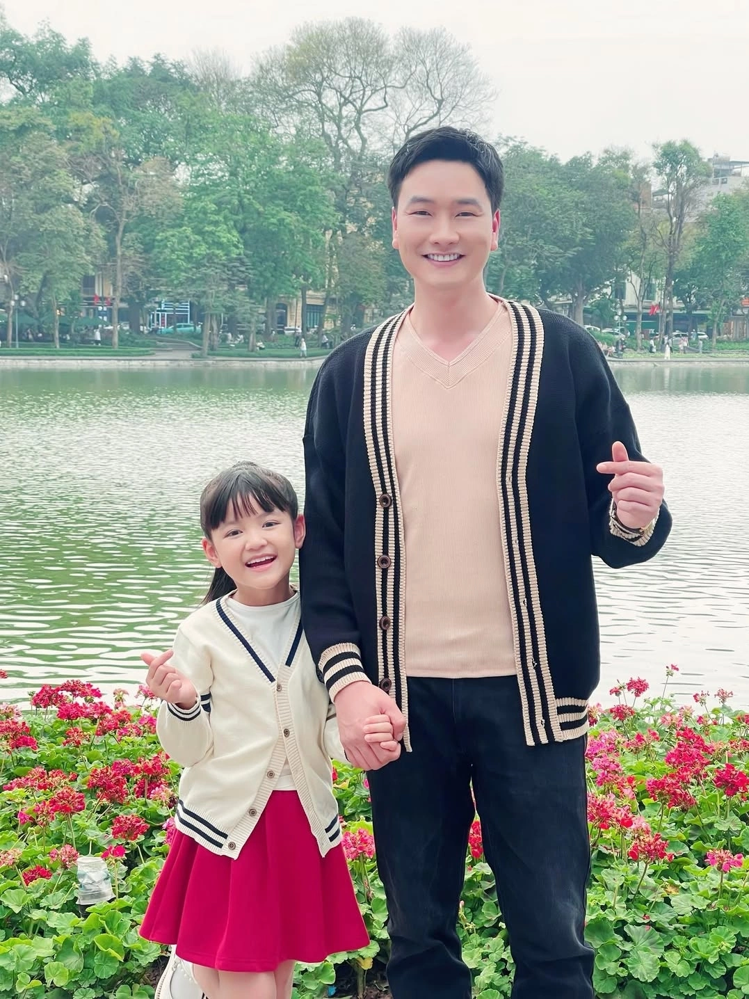 Sao Việt độc thân: Người sửa nhà chiều vợ, người livestream bán hàng