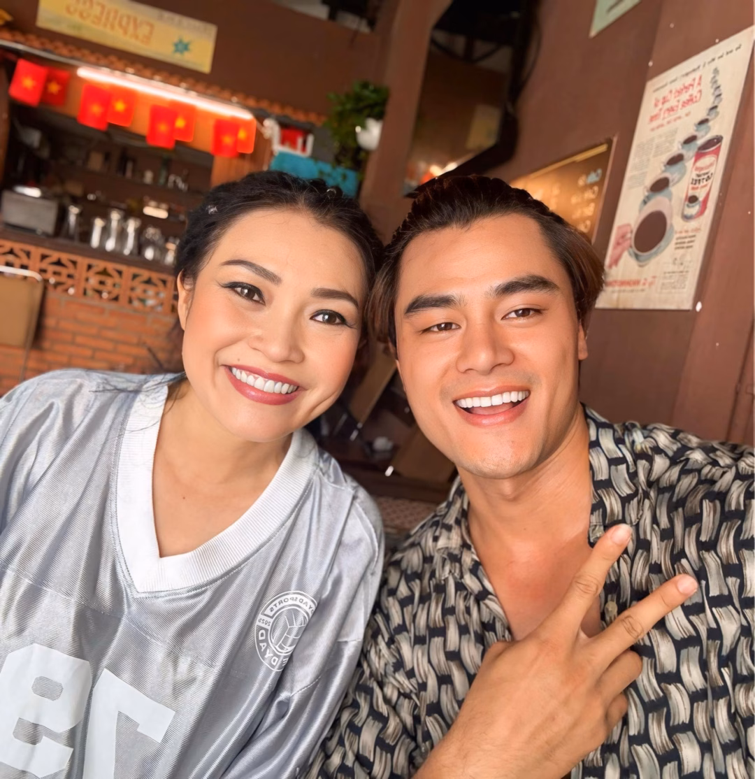 Sau ly hôn, Hà Thanh Xuân ngày càng đẹp nhưng bất ngờ khi NSND Công Lý cũng lấy vợ? Ca sĩ Phương Thanh thân thiết nam vương Hữu Đạt.