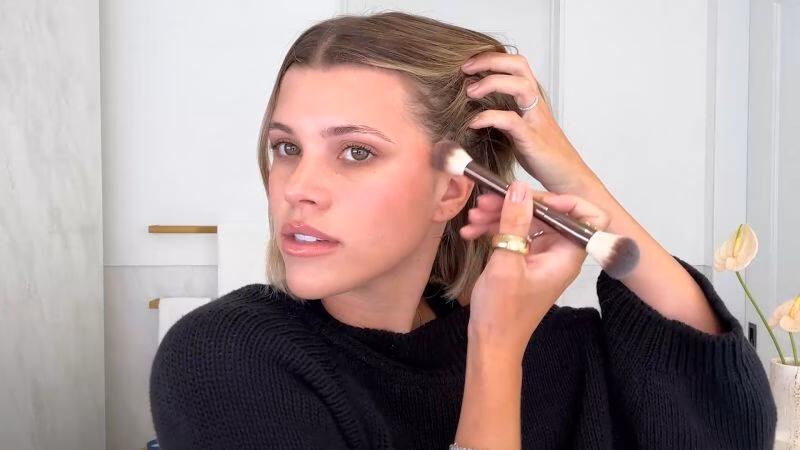 Sofia Richie Grainge tiết lộ bí quyết chăm sóc da và makeup chỉ với vài sản phẩm bình dân