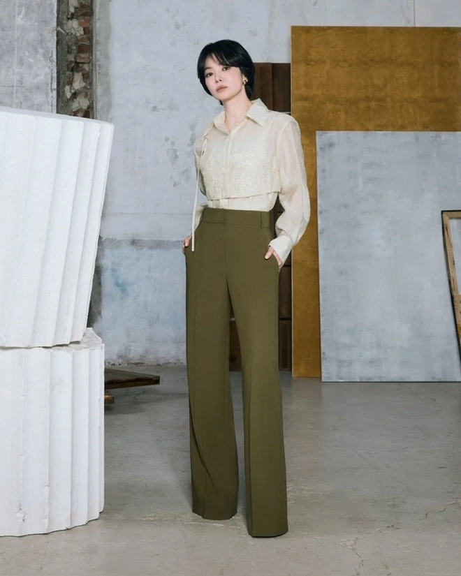 Lên đồ công sở sành điệu như Song Hye Kyo- Ảnh 5.