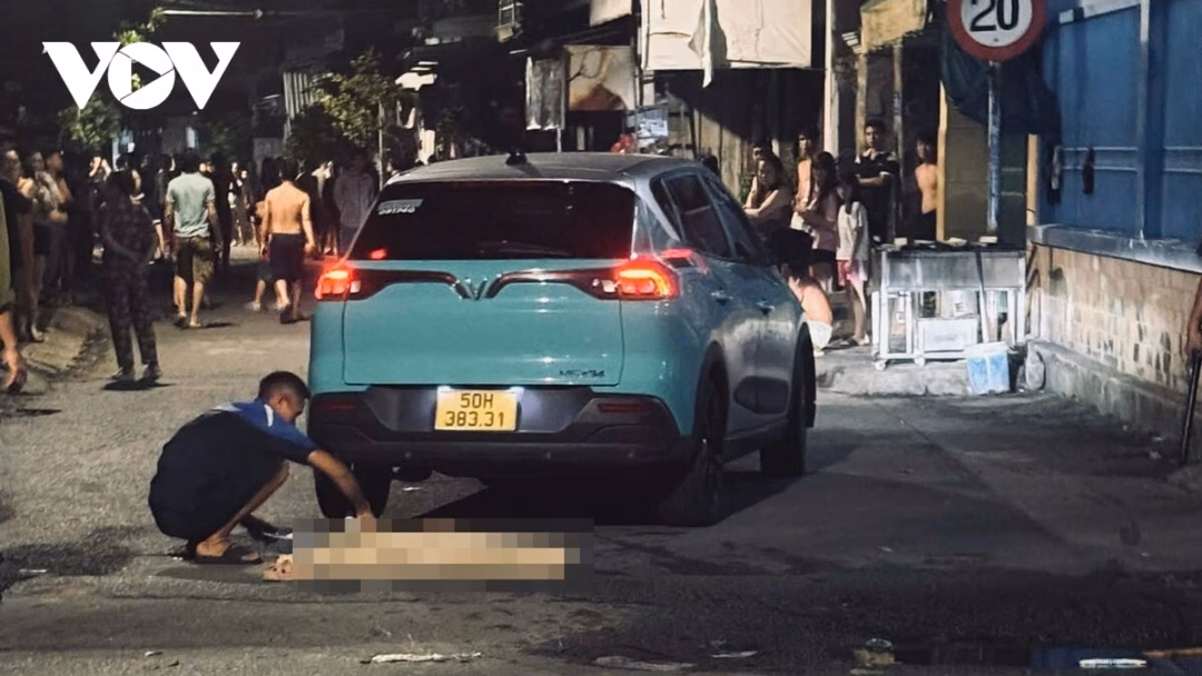 Tai nạn giao thông ở TP.HCM: Xe taxi va chạm bé gái 4 tuổi, 1 người tử vong