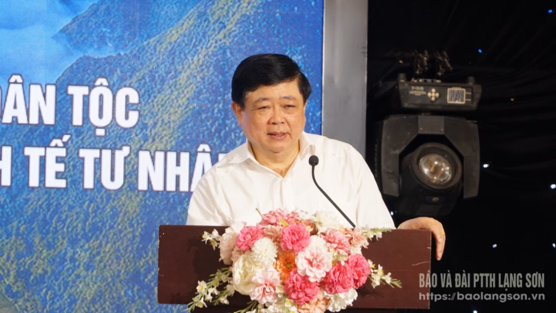Giảng viên Hội đồng Lý luận phê bình văn học nghệ thuật Trung ương trao đổi các nội dung trong chương trình tập huấn