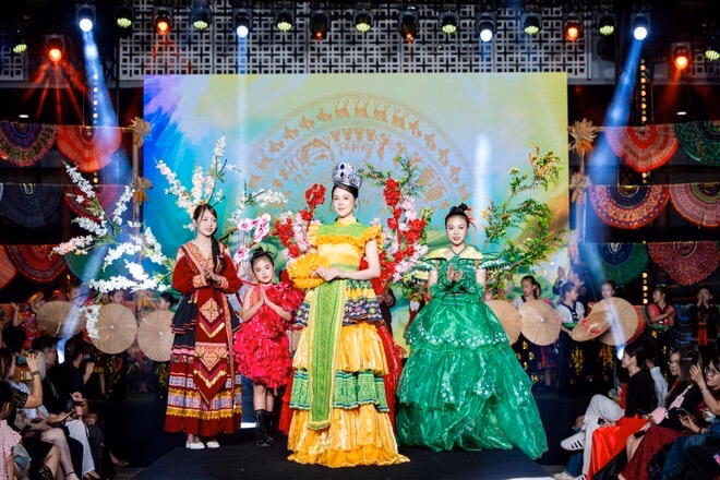 “Tây Bắc huyền bí lên sàn catwalk trong sự kiện Iconic Runway”