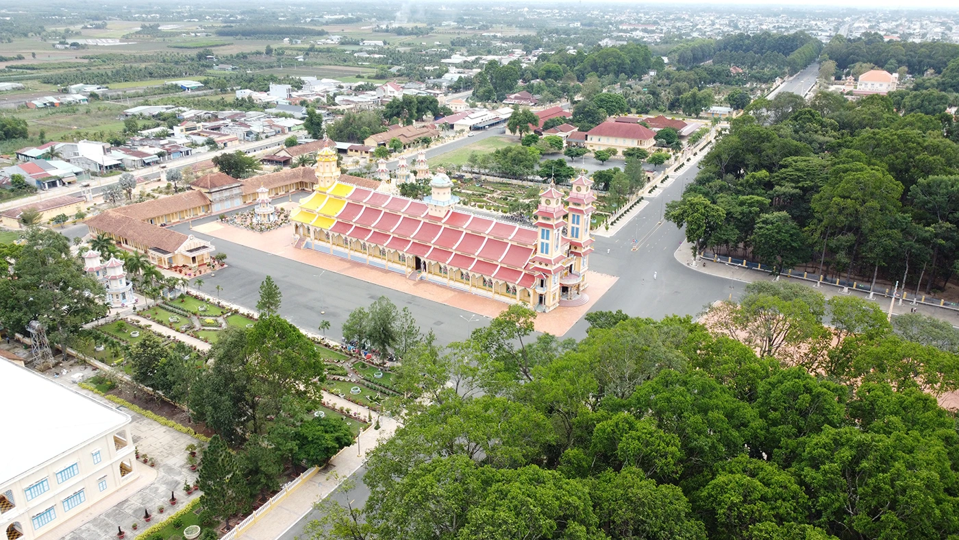Tây Ninh – “Đà Lạt thu nhỏ” và những điểm đến không thể bỏ qua Với vẻ đẹp kiến trúc độc đáo, Tòa thánh Tây Ninh là điểm du khách không nên bỏ lỡ khi ghé Tây Ninh