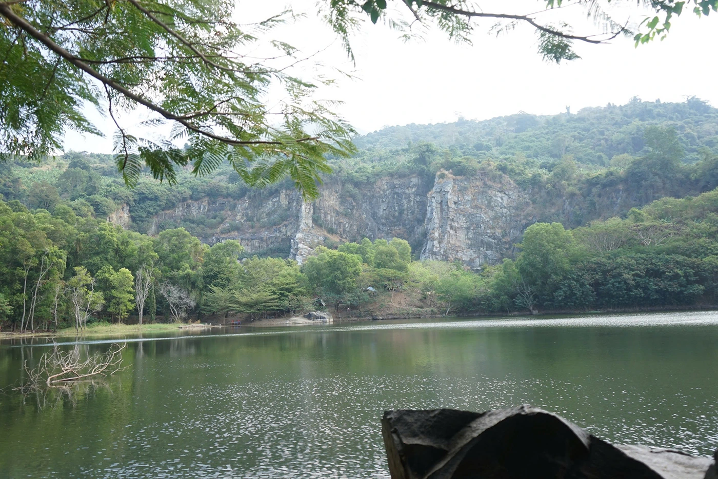 Tây Ninh – Điểm đến lý tưởng với cảnh quan thiên nhiên và văn hóa độc đáo Điểm nhấn lớn nhất ở Ma Thiên Lãnh là hồ Núi Đá, nằm giữa thung lũng Ma Thiên Lãnh