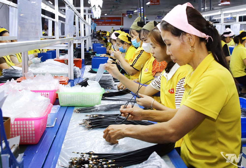 Thái Nguyên hút vốn đầu tư vào công nghiệp công nghệ cao Sản xuất linh kiện điện tử tại Ϲông ty TNHH KSD VINA, doanh nghiệp có 100% vốn được đầu tư Hàn Quốc.