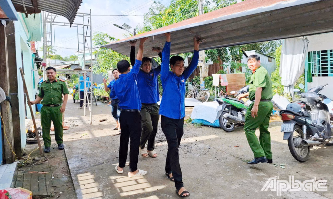 Thanh niên Đồng Tháp chung tay hỗ trợ người dân vượt qua hậu quả bão số 3