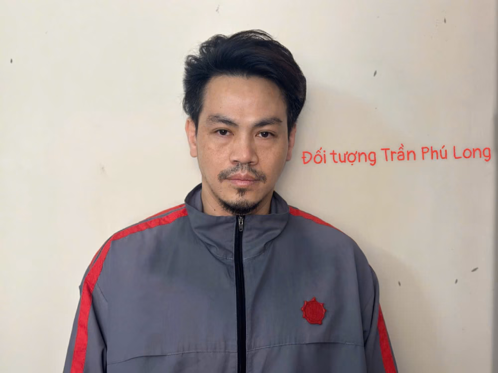 Thiết kế Nguyễn Công Trí liên quan đường dây mua bán ma túy thế nào? Trần Phú Long, bạn cùng sử dụng ma tuý với nhà thiết kế thời trang Nguyễn Công Trí, khi bị bắt giữ. Ảnh: CA