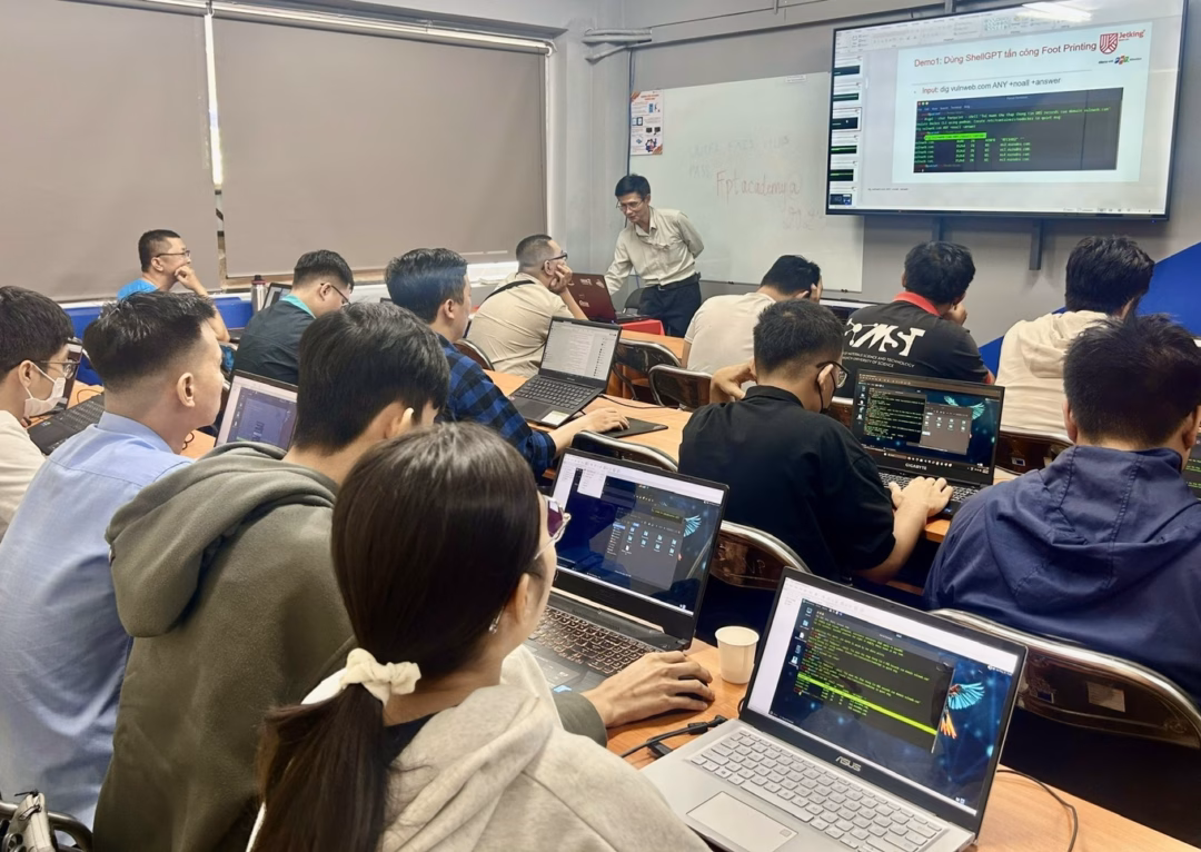 FPT Jetking tích hợp 98 giờ học AI chính khóa, chưa kể các khóa học trên Coursera và Udemy được nhà trường cung cấp.