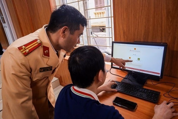 Thủ tục sang tên xe máy cũ tại Hà Nội được thực hiện như thế nào?