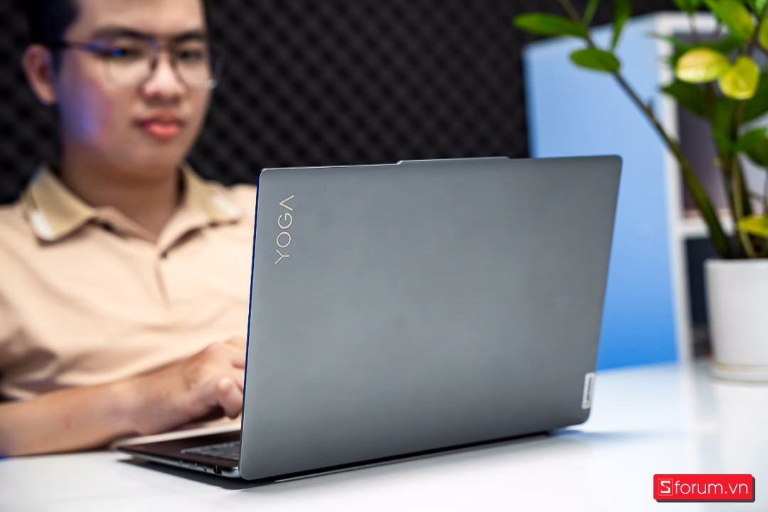 Laptop Lenovo Yoga Slim 7 14IMH9